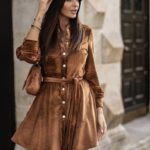 Купити жіночу велюрову коричневу сукню-сорочку з поясом (розмір 42-48) недорого