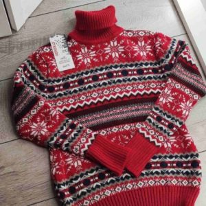 Придбати вигідно жіночий зимовий прінтованний светр з вовною (розмір 42-48) червоного кольору
