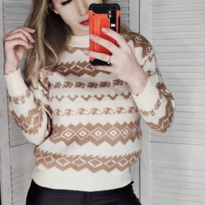 Замовити на подарунок бежевий жіночий светр машинної в'язки з візерунком онлайн