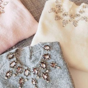 Придбати сірий, білий, пудра светр з ангори з декором з каменів для жінок в інтернеті