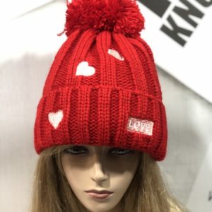 Заказать женскую красную вязаную шапку Love с сердечками недорого