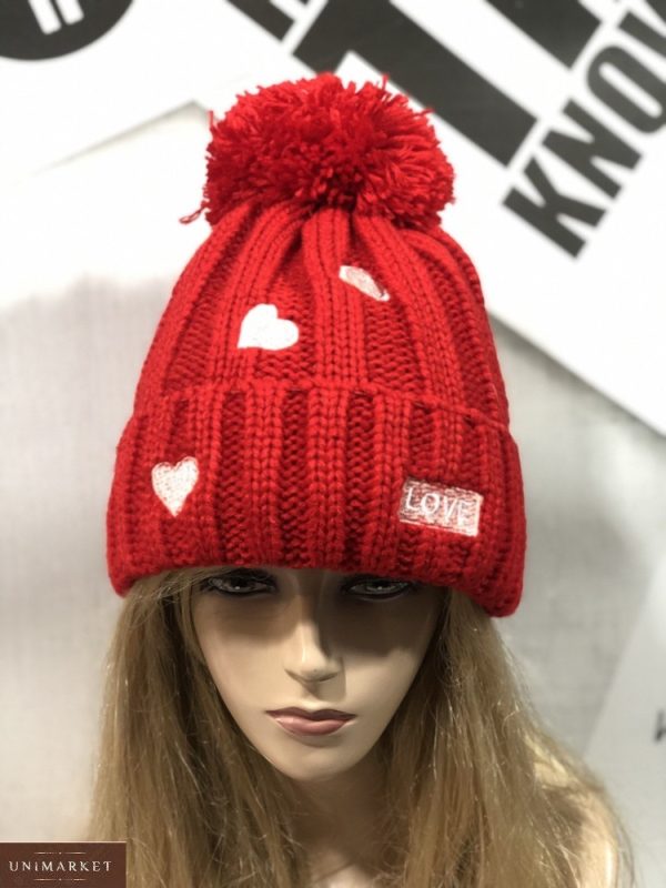 Заказать женскую красную вязаную шапку Love с сердечками недорого
