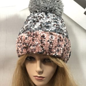 Купити сіру теплу жіночу шапку з різнокольоровими вкрапленнями недорого
