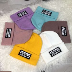 Замовити різних кольорів чоловічу і жіночу шапку з написом Adidas недорого
