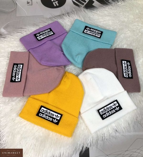 Заказать разных цветов мужскую и женскую шапку с надписью Adidas недорого