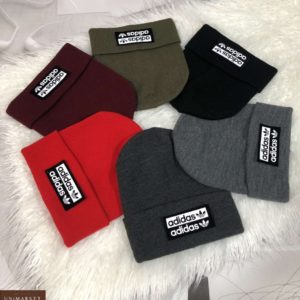 Купить по скидке женскую и мужскую шапку с надписью Adidas разных цветов