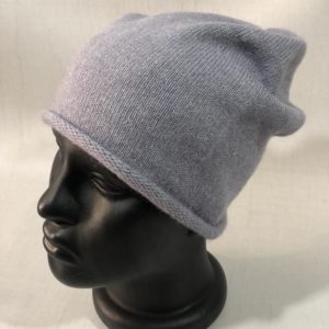 Заказать женскую серую шерстяную шапку с завернутым краем онлайн