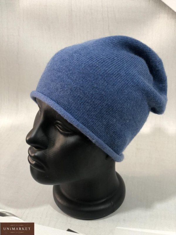 Заказать синего цвета шерстяную шапку с завернутым краем для женщин онлайн