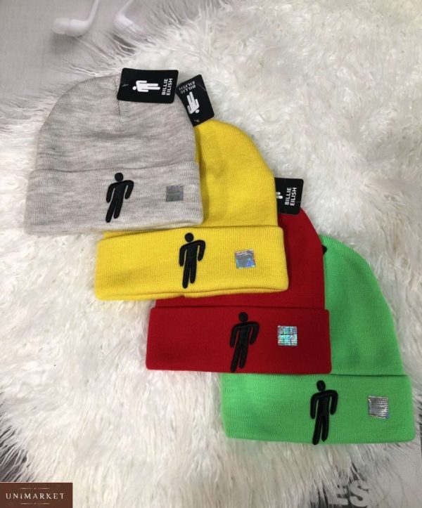 Заказать желтую, красную, зеленую шапку с подворотом для мужчин и эмблемой выгодно