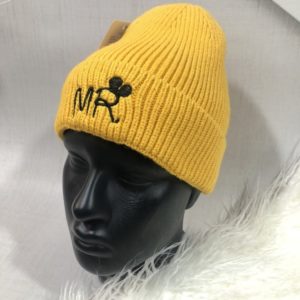 Заказать желтую шапку Mickey мужскую с надписью Mr в интернете