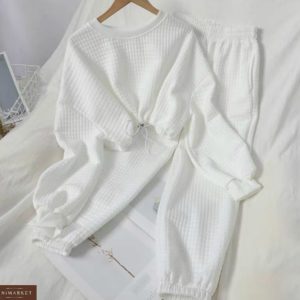 Заказать белого цвета женский прогулочный костюм из стеганного трикотажа онлайн