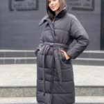 Купити чорного кольору жіночу довгу утеплену куртку з поясом (розмір 42-48) в інтернеті