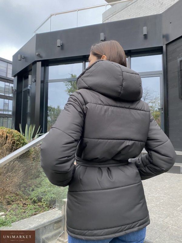 Придбати жіночу утеплену зимову куртку зі знижкою з поясом чорного кольору