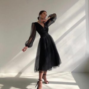 Придбати чорну жіночу сукню з об'ємними рукавами з сіткою в горошок в інтернеті
