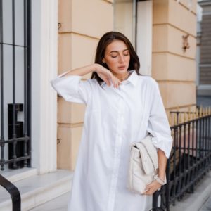 Купити білу жіночу сукню-сорочка оверсайз (розмір 42-48) недорого