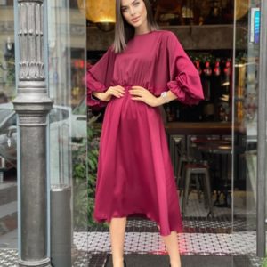 Купить женское свободное платье бордового цвета миди из креп-шелка (размер 42-48) онлайн