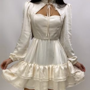 Купить молочного цвета шелковое женское платье с рюшами и завязкой онлайн
