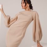 Заказать бежевое платье мини с объемными рукавами-фонариками для женщин онлайн