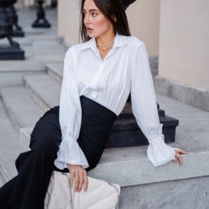 Заказать женскую белую рубашку с рукавами-колокольчиками (размер 42-48) онлайн