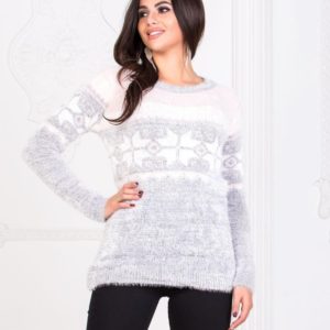 Заказать женский серый мягкий свитер с узором снежинки по скидке