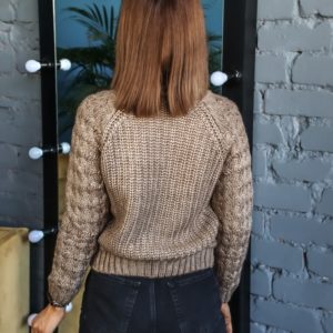 Замовити недорого короткий в'язаний светр кольору мокко з люрексовой ниткою (розмір 42-48) для жінок