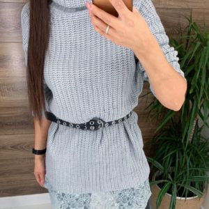 Заказать по скидке женскую вязаную тунику-свитер с кружевом серого цвета