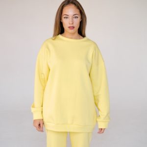 Заказать желтого цвета свитшот oversize без капюшона для женщин на флисе (размер 42-48) выгодно