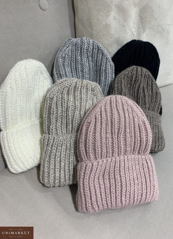 Купить на распродаже женскую теплую вязаную шапку разных цветов на флисовой подкладке