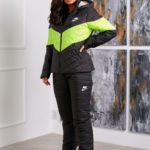 Приобрести черный-салатовый зимний лыжный костюм женский Nike (размер 42-48) по скидке