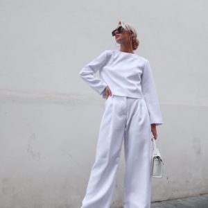 Купити білого кольору жіночий брючний костюм вигідно кльош зі світшоти (розмір 42-50)