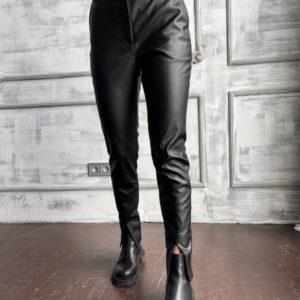 Купить черные женские брюки с разрезами из эко кожи на тонком флисе в интернете