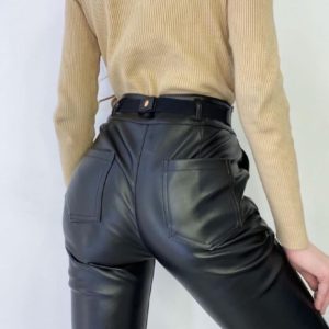 Замовити онлайн жіночі чорні штани з еко шкіри з кишенями (розмір 42-48)