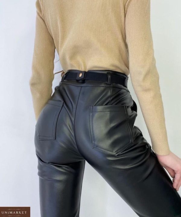 Заказать онлайн женские черные брюки из эко кожи с карманами (размер 42-48)