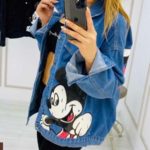 Замовити синього кольору жіночу джинсову куртку з принтом Міккі Маус (розмір 42-48) в Україні