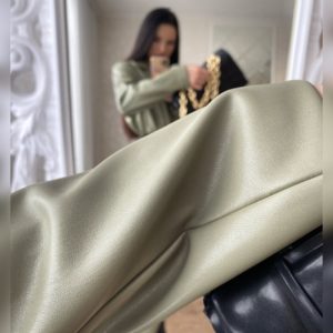 Приобрести недорого фисташковый удлиненный пиджак из эко кожи на замше для женщин