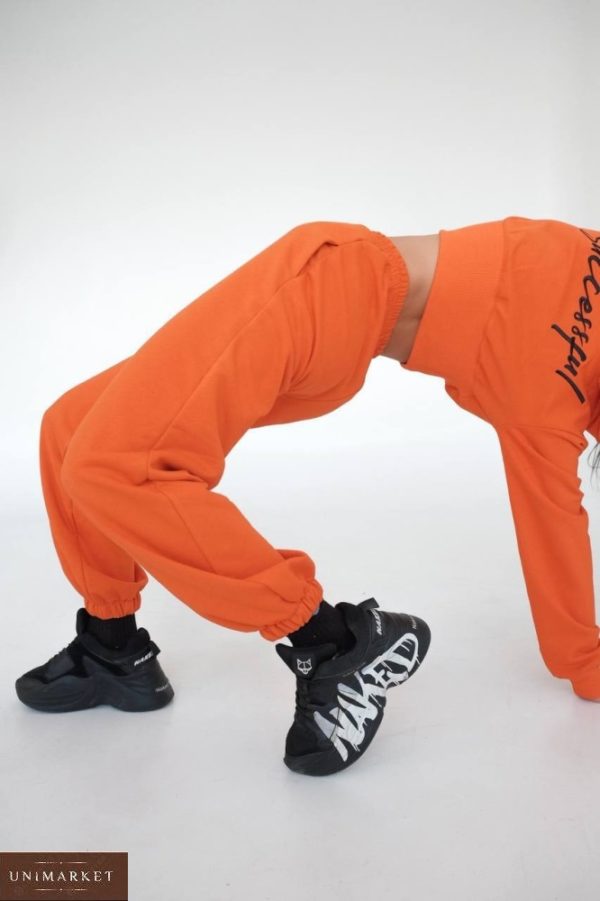 Заказать женский оранжевый спортивный костюм c вышивкой на спине и резинкой на талии по скидке