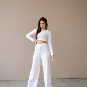 Купити білий по знижці костюм: штани оверсайз + топ з довгим рукавом (розмір 42-48) для жінок
