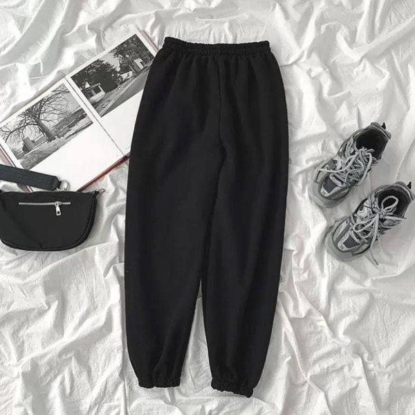женские штаны джоггеры в чёрном цвете для занятий спортом и прогулок по скидке