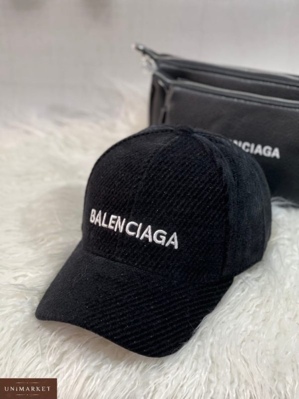 Купить по низким ценам женскую кепку Balenciaga из вельвета черную