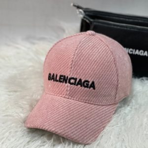 Заказать онлайн розового цвета кепку Balenciaga из вельвета для женщин