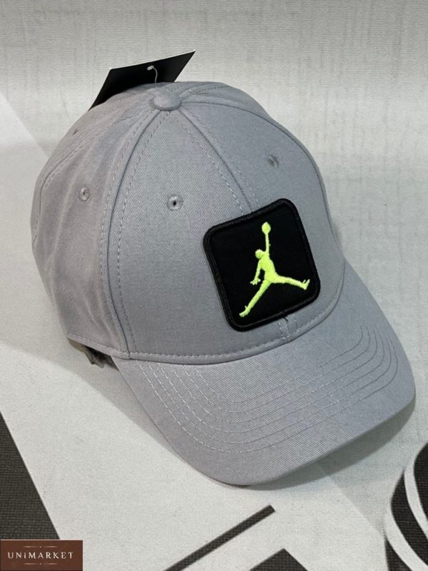 Замовити жіночу і чоловічу бейсболку сіру із вишитим логотипом Jordan недорого