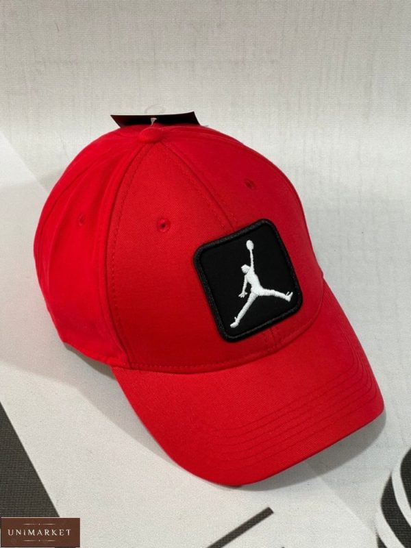 Купити червону жіночу і чоловічу бейсболку з вишитим логотипом Jordan червоного кольору на розпродажі