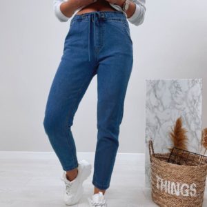 Заказать женские джинсы Мом на резинке синего цвета онлайн
