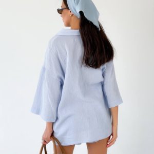 Приобрести голубого цвета женский летний костюм с шортами из жатки недорого (размер 42-48)