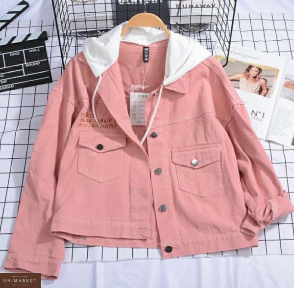 Замовити недорого жіночу рожеву куртку з кольорового джинса з трикотажним капюшоном