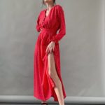 Замовити червону сукню міді для жінок в горошок з розрізом на нозі (розмір 42-52) онлайн