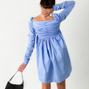 Приобрести по скидке женское милое платье с оборками голубого цвета и длинным рукавом дешево