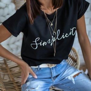 Замовити чорну футболку базову з котону з написом Simplicity онлайн для жінок