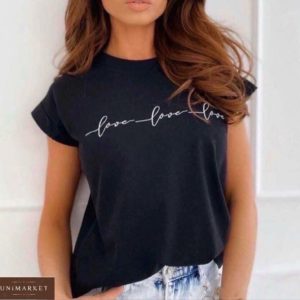 Заказать онлайн черную свободную футболку Love love love для женщин
