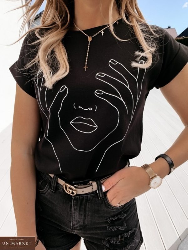 Придбати за низькими цінами жіночу прінтовану бавовняну футболку (розмір 42-50) чорного кольору